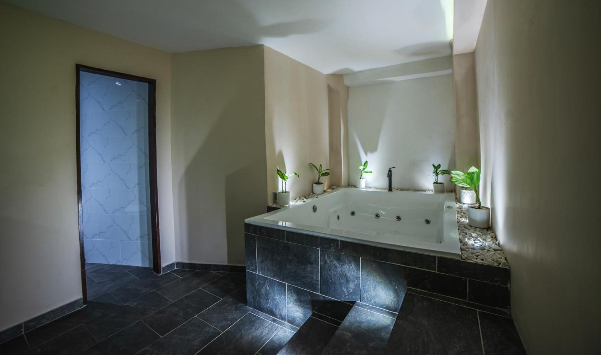 Hotel Bali At Poblado Меделин Екстериор снимка
