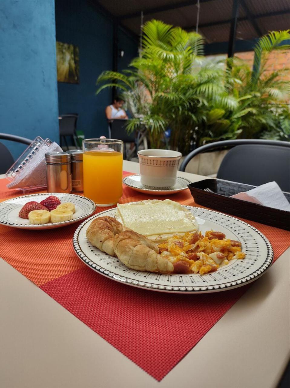 Hotel Bali At Poblado Меделин Екстериор снимка