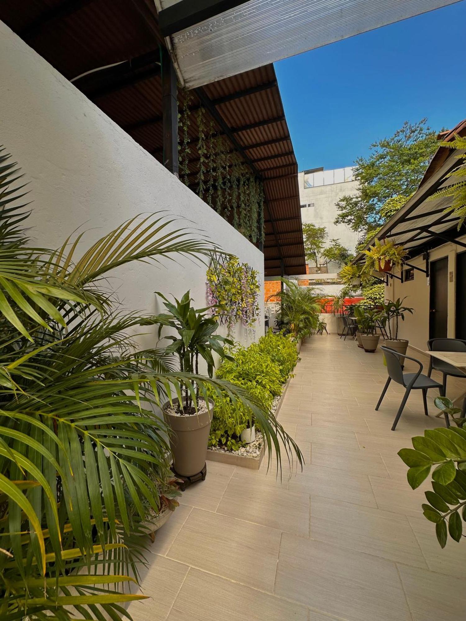 Hotel Bali At Poblado Меделин Екстериор снимка